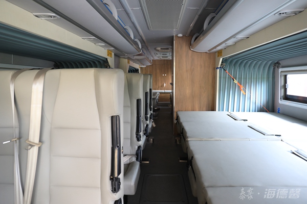 客车式宿营车2_副本.jpg